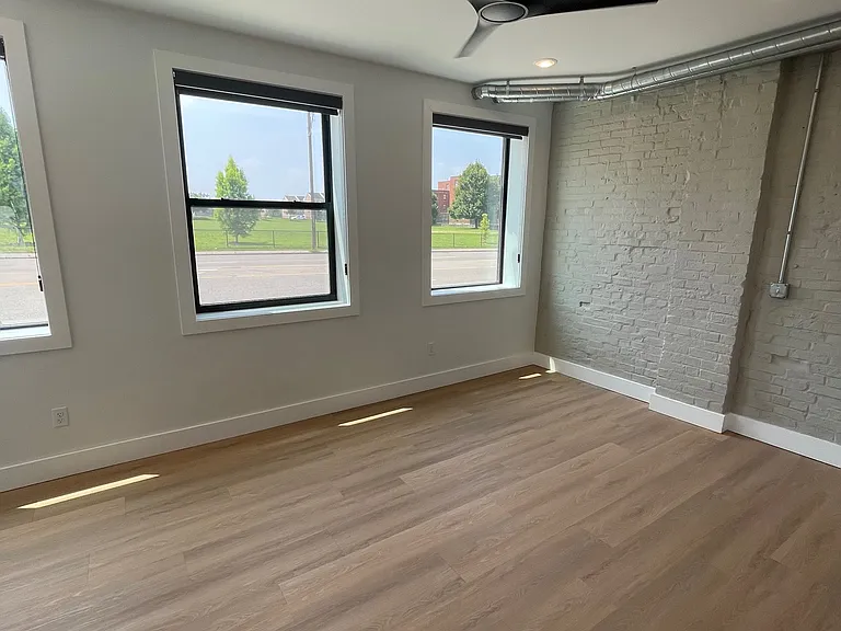 510 W Liberty St #2 — Photo 6
