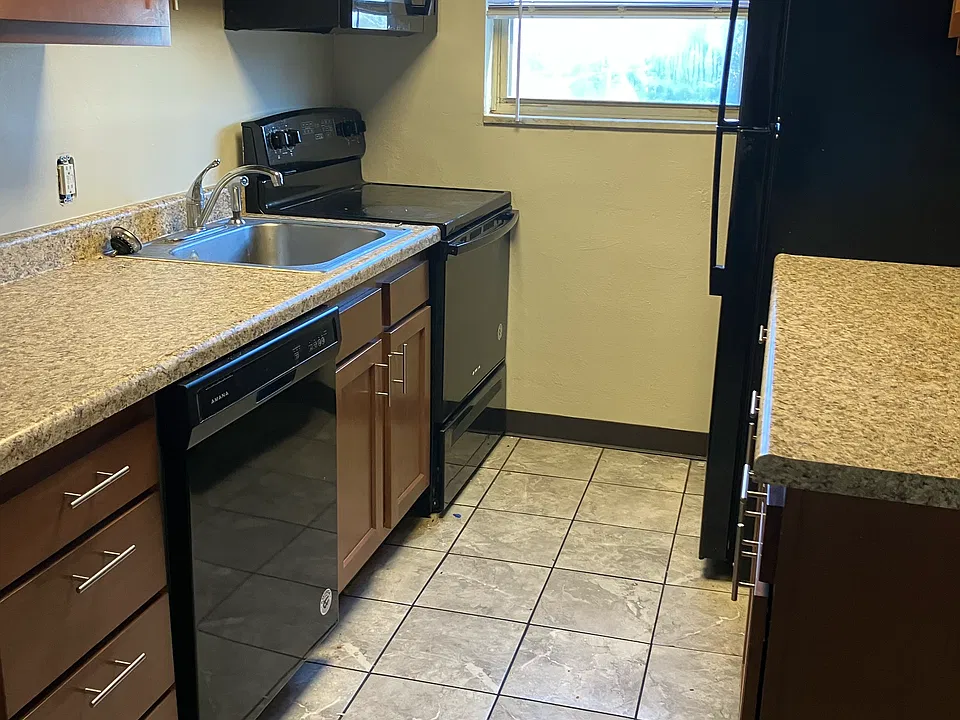 30 Clover Dr #12