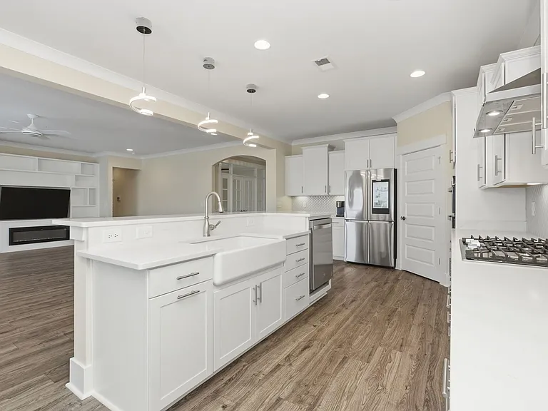 7129 Spoleto Dr — Photo 13