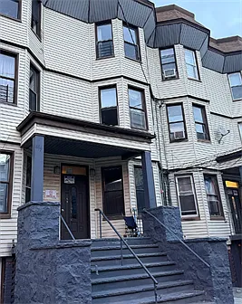 486 Mercer St Photo 1