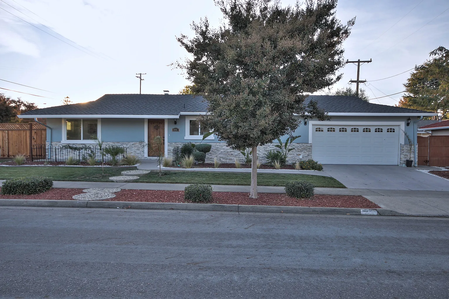 1195 Malibu Dr photo 1