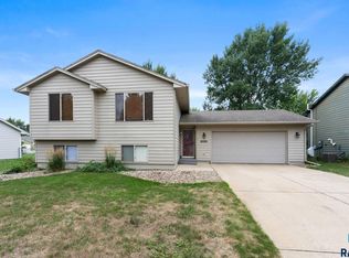 6205 W Jordan Dr, Sioux Falls, SD 57106