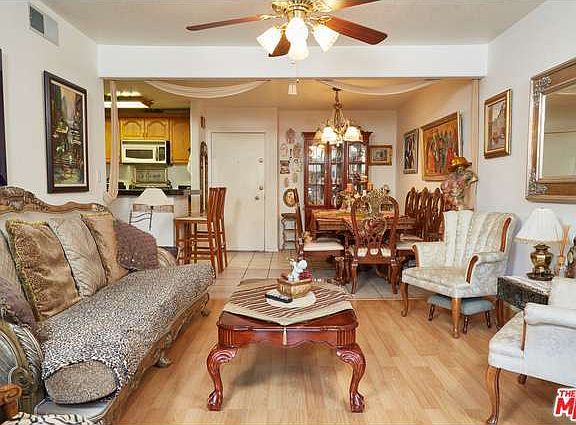 5th image of 18620 Hatteras St Unit 260