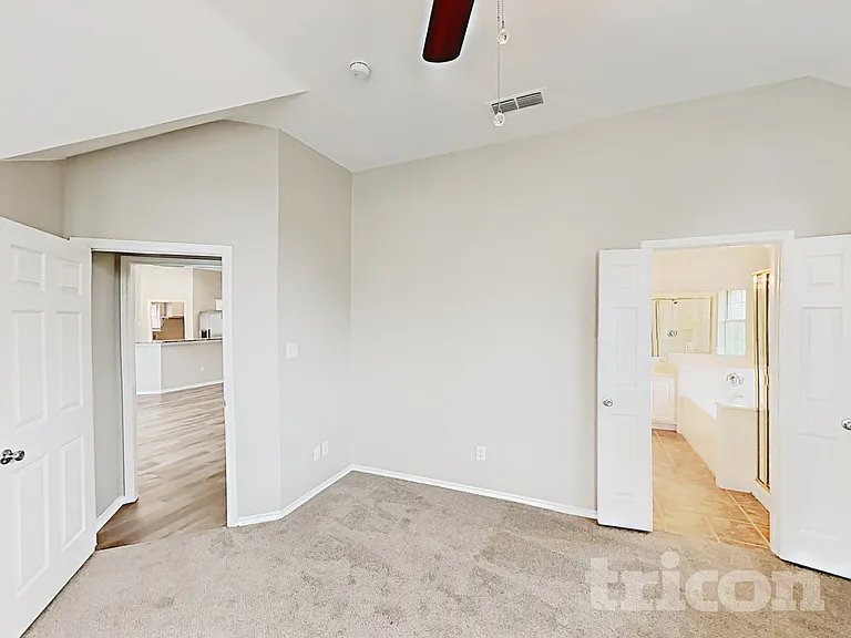1013 Kingsley Dr — Photo 11