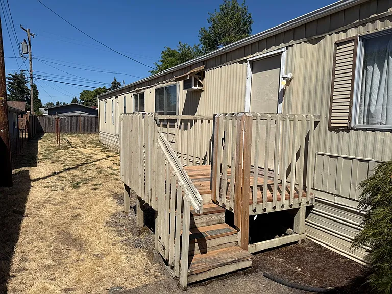 1566 Laura St — Photo 12
