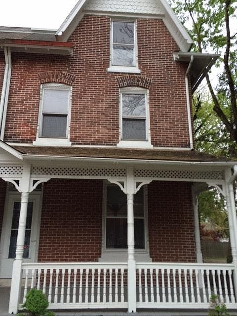 1st image of 206 Bridge St #1