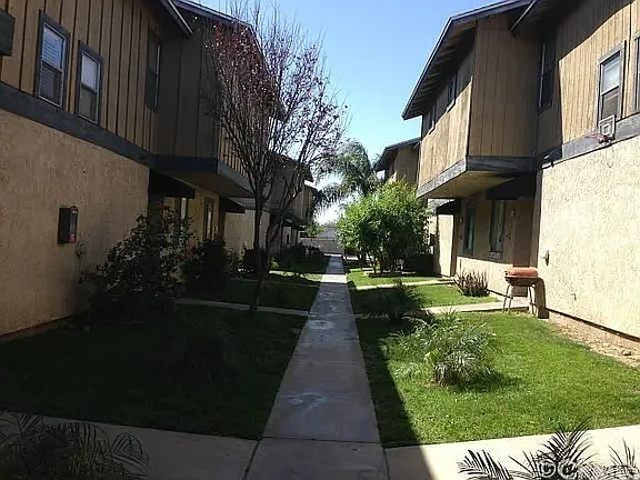 2 bed, 1.5 bath, 1000 sqft, $2,400 — Photo 2