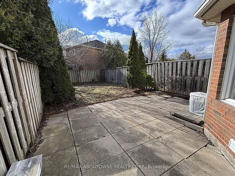 1114 Lindsay Dr — Photo 32