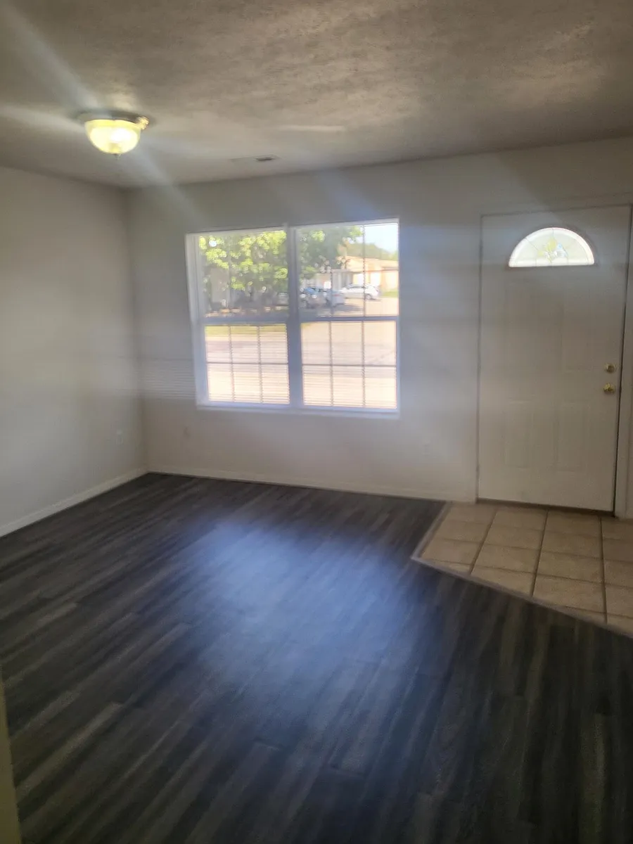 Building Photo - 107 Chestnut St #D