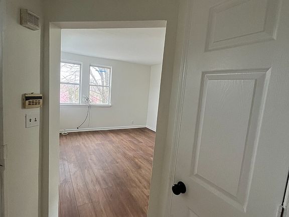 3rd image of 515 Cherry Hill Rd