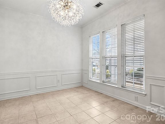 5th image of 52538 Winchester St