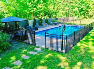 23 Winston Dr, Smithtown, NY 11787
