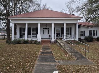 401 E 1st St, Forest, MS 39074