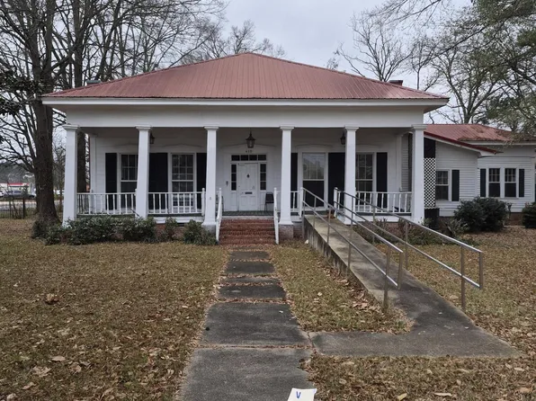 401 E 1st St, Forest, MS 39074