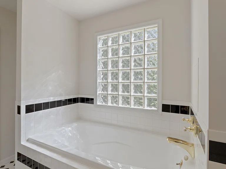 1081 Wintergreen Ln — Photo 33