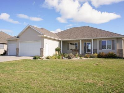 4472 Woodhaven Dr S, Fargo, ND, 58104