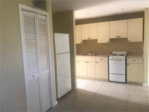 2nd image of 211 N K St APT A