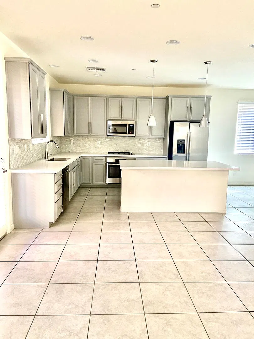 Henderson Property In Cadence With Hardwood Floors And Upgrades — Photo 3