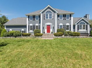 4 Devonshire Pl, Andover, MA 01810