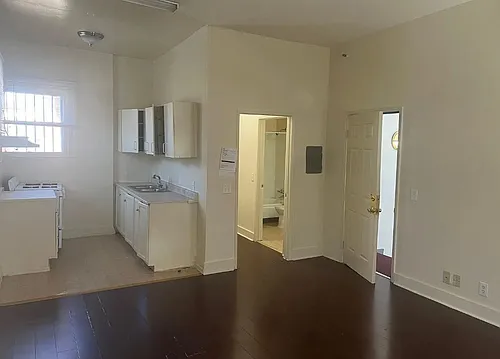 452 S Kenmore Ave Photo 1