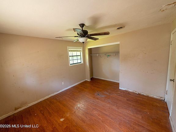 5th image of 205 Willow Dr