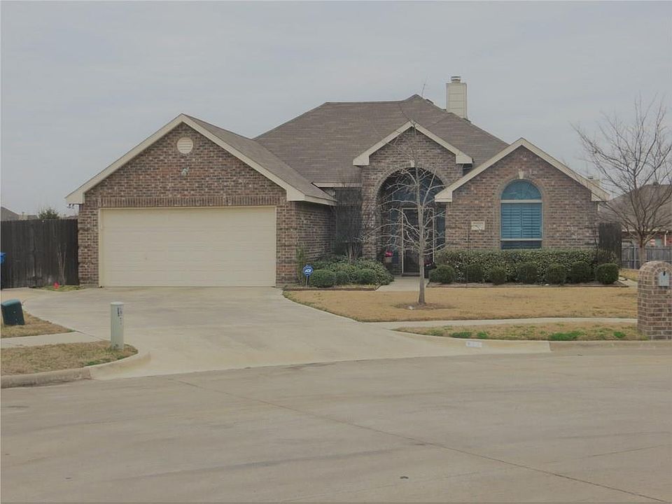 1st image of 811 Huddleston Ct