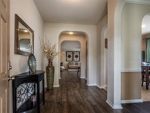5th image of 418 Abbey Ln