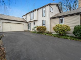 16 Devon Dr, Easton, PA 18045