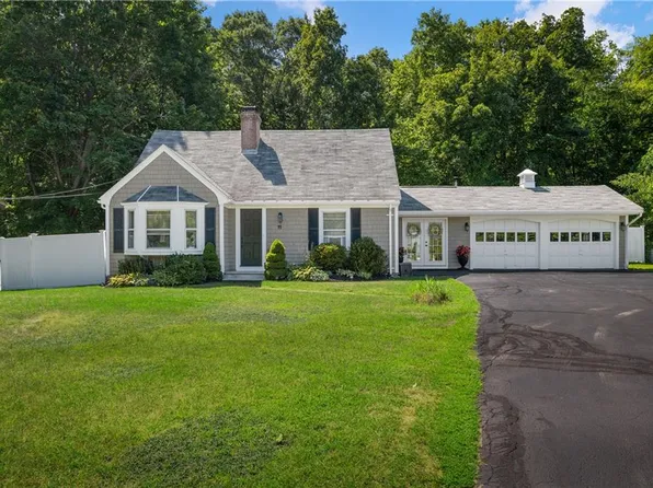 11 Breakneck Hill Rd, Lincoln, RI 02865