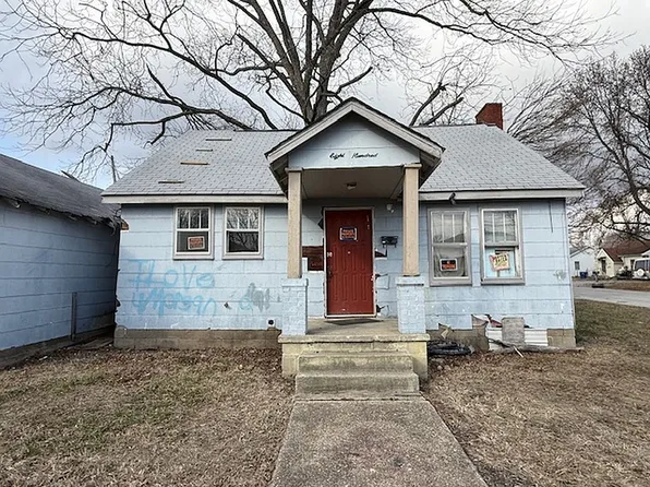 800 W Fackney St, Carmi, IL 62821