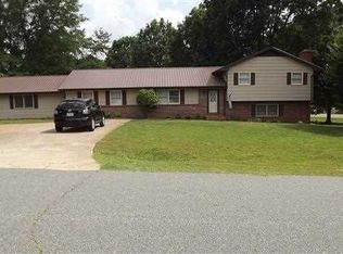 124 Carver Ln, Forest City, NC 28043