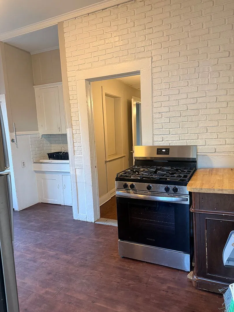 273-275 Main Street — Photo 3