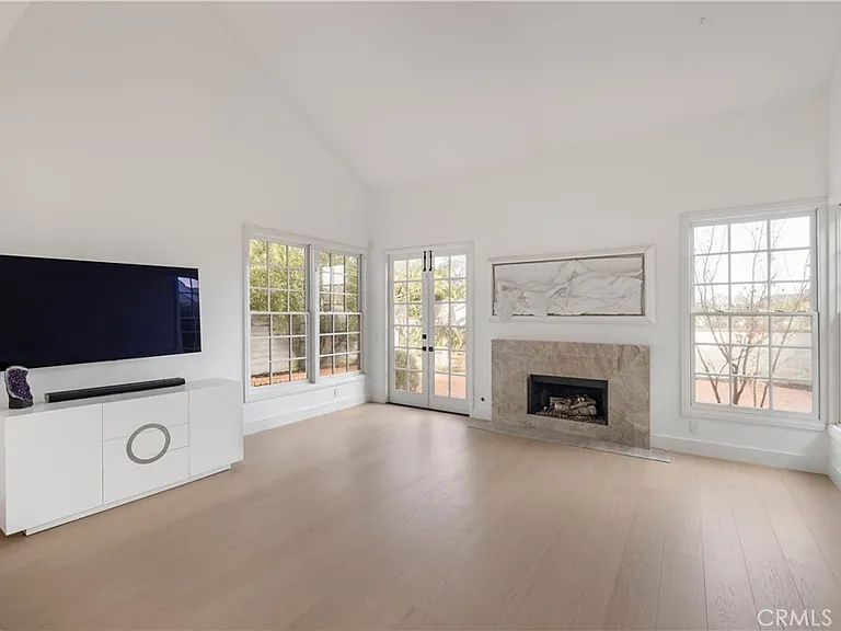 85 Hillsdale Dr — Photo 3