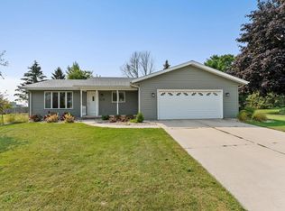 4965 Brookfield Cir, Manitowoc, WI 54220