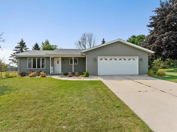 4965 Brookfield CIRCLE, Manitowoc, WI 54220