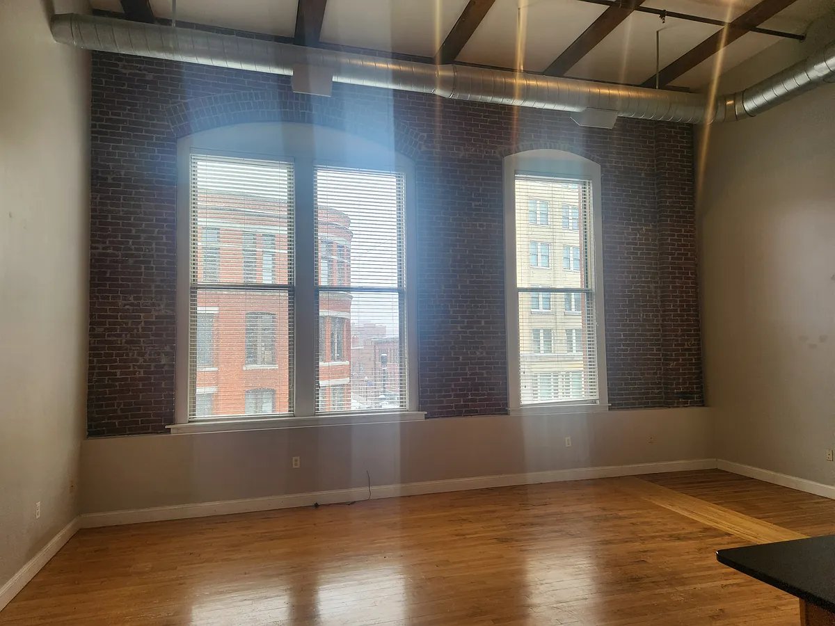 Building Photo - 10 Kearney Sq #305