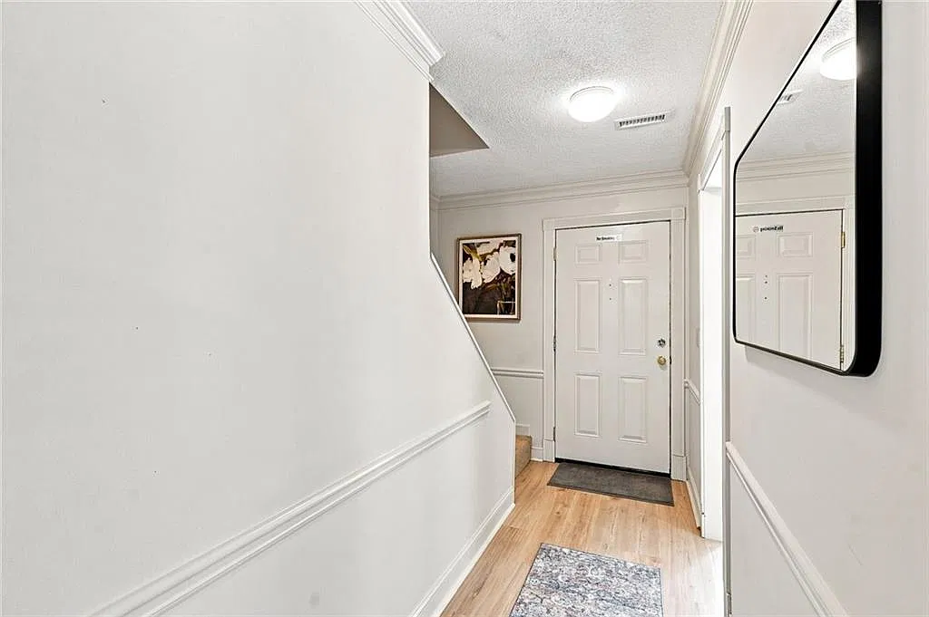 2 bed, 2.5 bath, 1332 sqft, $1,800 — Photo 3