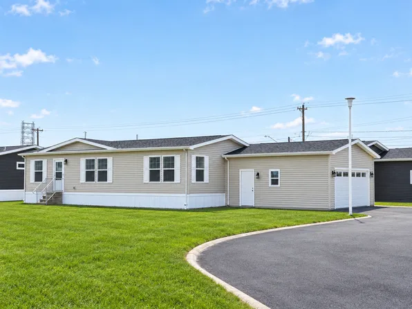 102 Maple Creek Ct, Walbridge, OH 43465