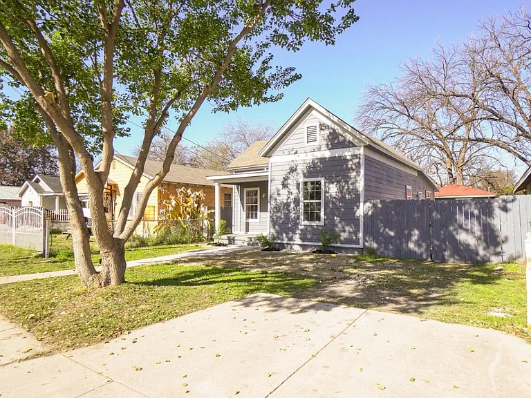 1139 Morales St — Photo 13