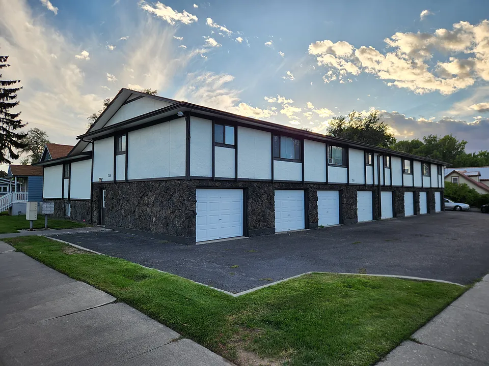 2 bed, 1.0 bath, $885
