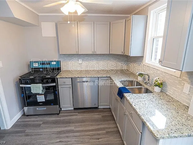 5194 Homewood Ave — Photo 7