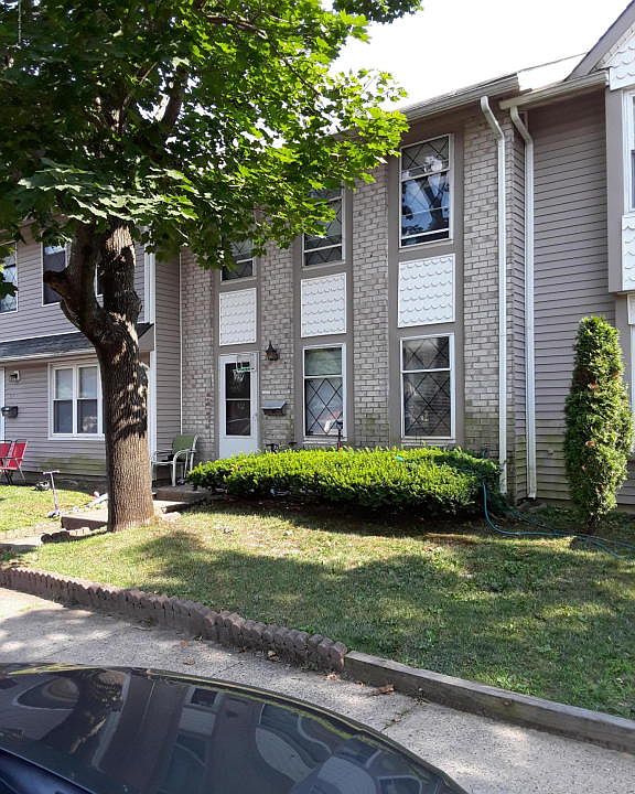 1st image of 126 Stratford Pl