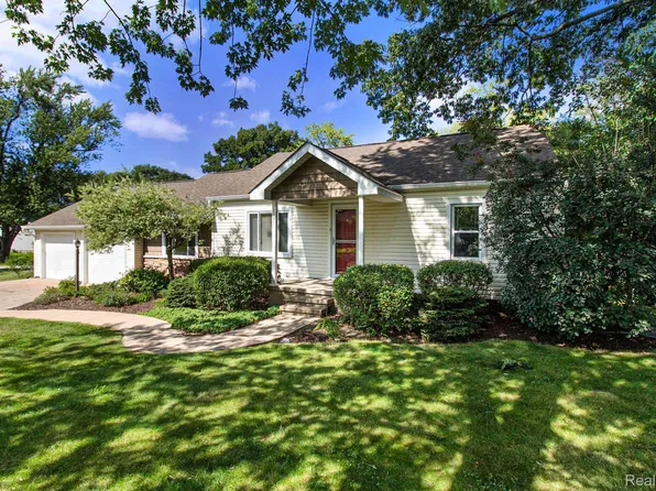 1360 Central Ave, Howell, MI 48843