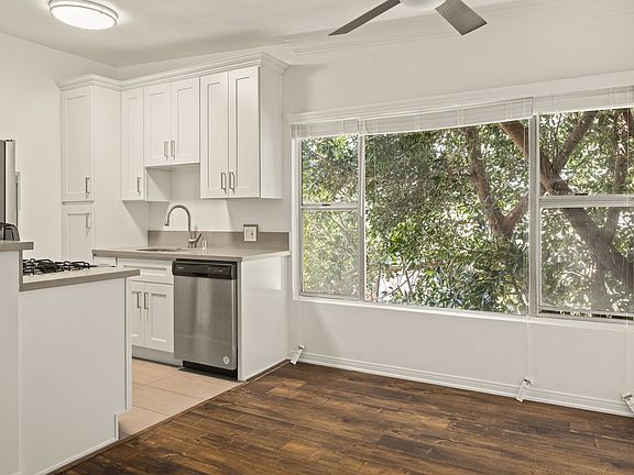 3rd image of 1733 Granville Ave APT 12