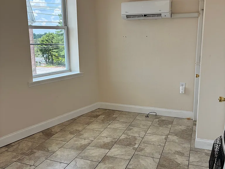 110 Main St E #2A — Photo 6
