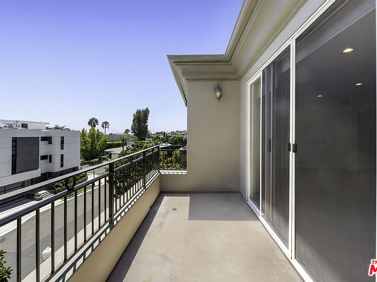 1820 Benecia Ave #402 — Photo 31