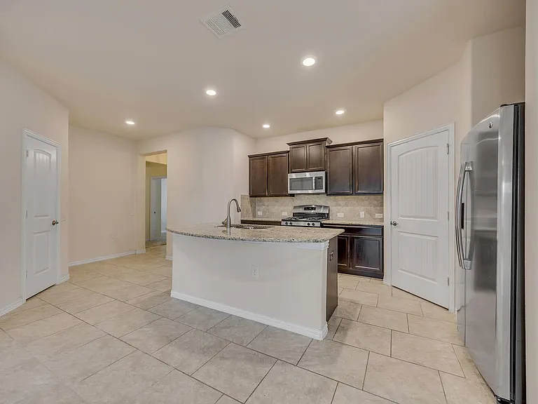 7212 Vail Ridge St — Photo 5