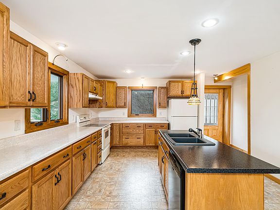 5th image of 311 Canaan Rd