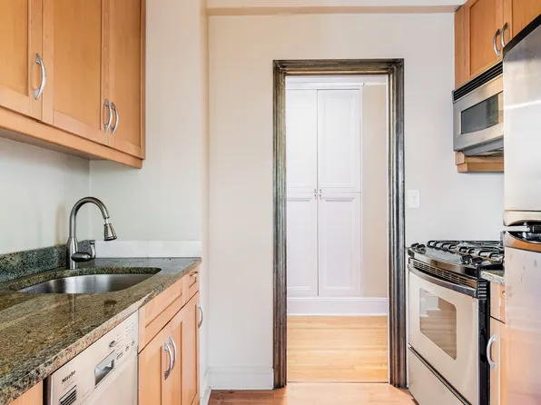 433 West 34th Street image 3 of 9