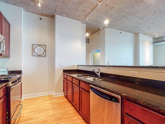 5th image of 1305 S Michigan Ave APT 810